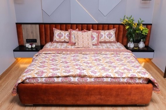 311 Vintage Bloom Quilt - Image 1