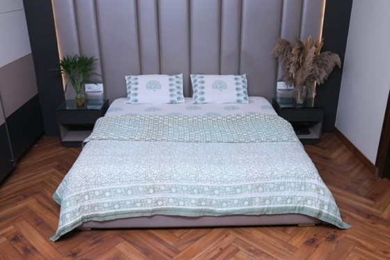 662 Tranquil Green Quilt - Image 1