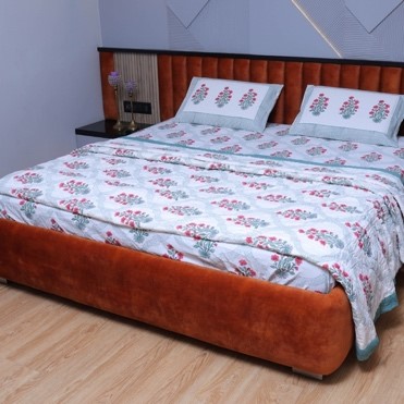 711 Blossom Trellis Mulmul Cotton Quilt - Image 1