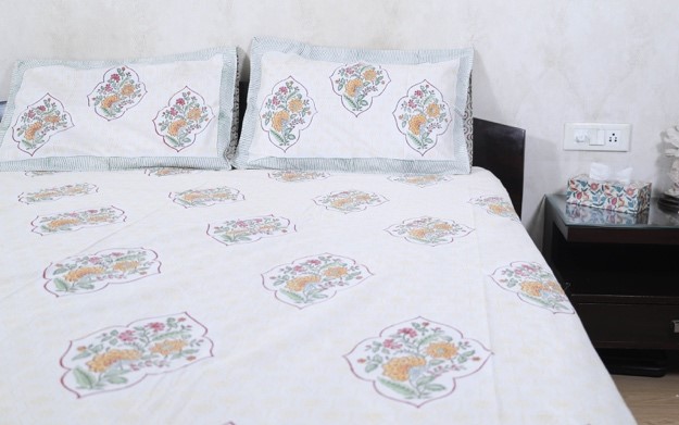 811 Floral Diamond Jharokha Cotton Bedsheet Set - Image 1