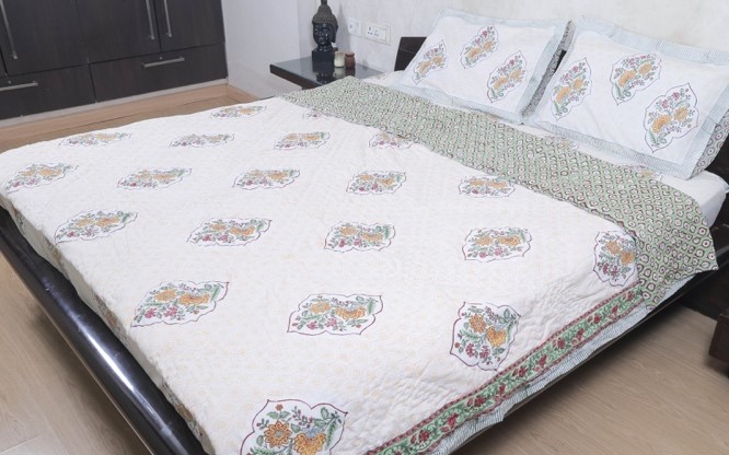 821 Floral Diamond Jharokha Quilt - Image 1