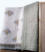 Floral Diamond Jharokha Quilt - Image 5